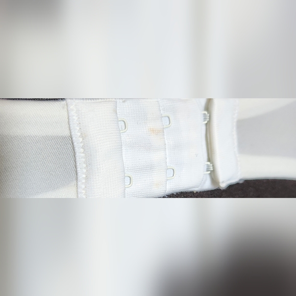 Victoria's Secret - White and Black Very Sexy Bra and Hip Corset set - (36D/M-L) - Picture 5 of 14